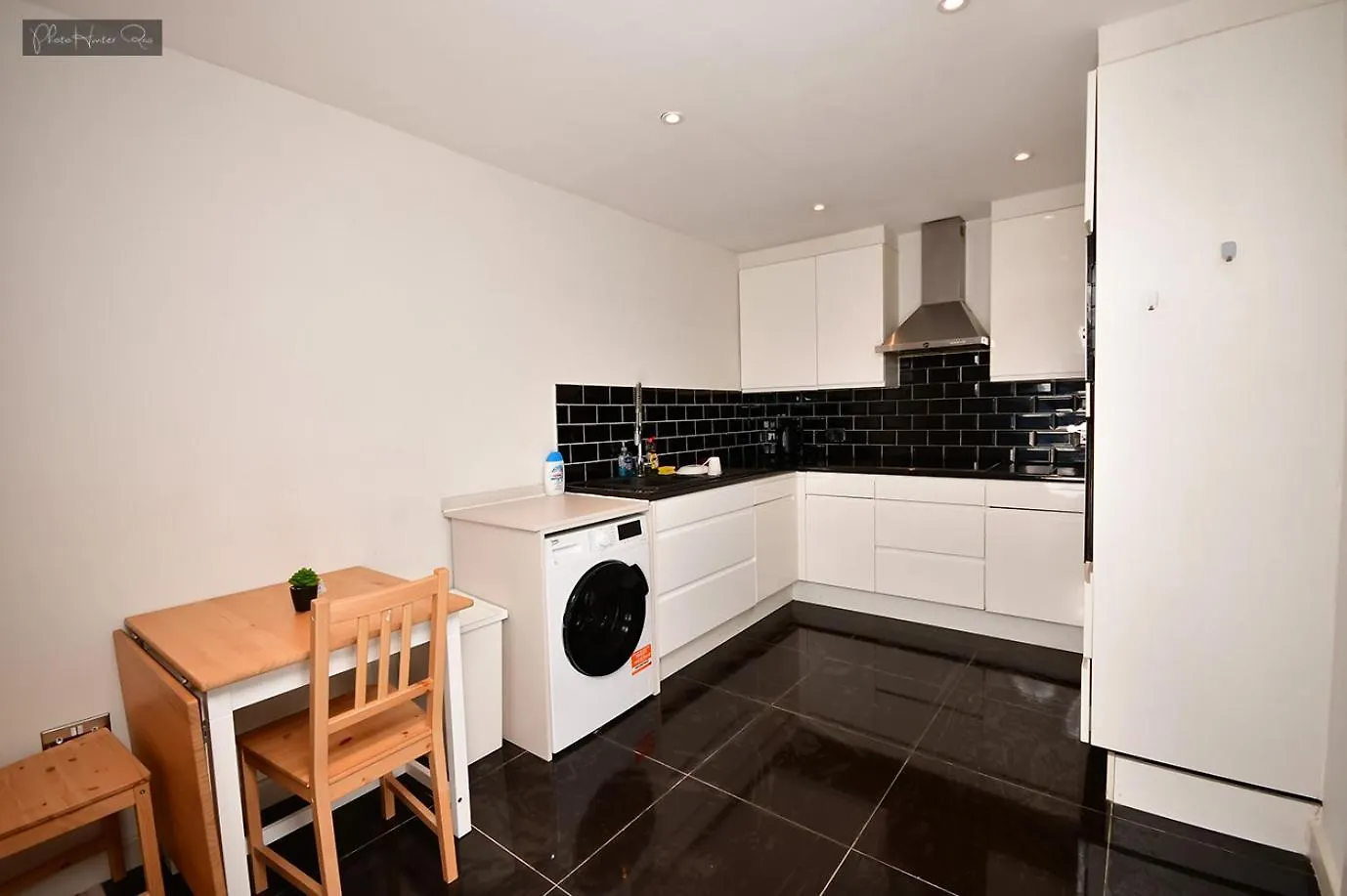 Morden Stratford Room 2 With Shared Bathroom London 0*,