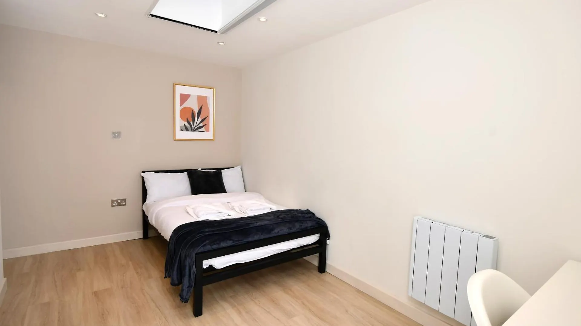 Morden Stratford Room 2 With Shared Bathroom London