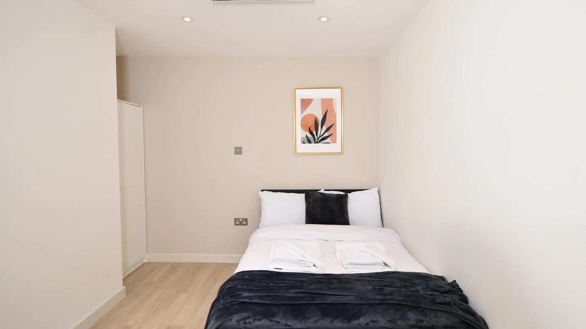 Morden Stratford Room 2 With Shared Bathroom London 0*,  United Kingdom